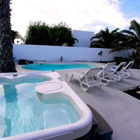 Casa Alizee, Heated Pool, Hot Tub Vakantiehuis Playa Blanca (Lanzarote)