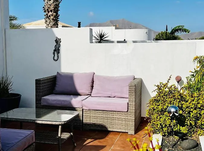 Semesterbostad Casa Alizee, Heated Pool, Hot Tub Playa Blanca (Lanzarote)